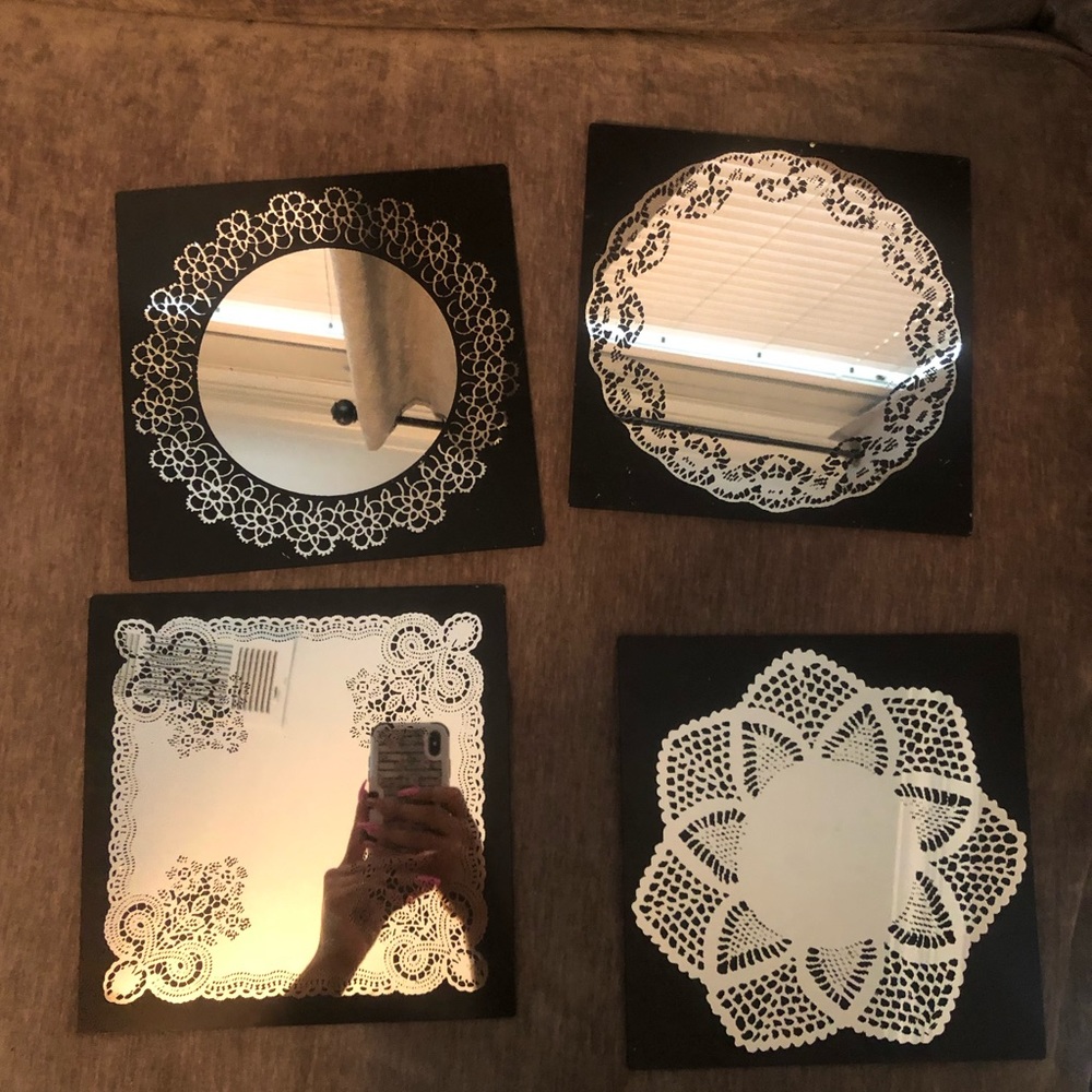 3/25🌼Umbra Loft Four Black decorative mirrors🌼